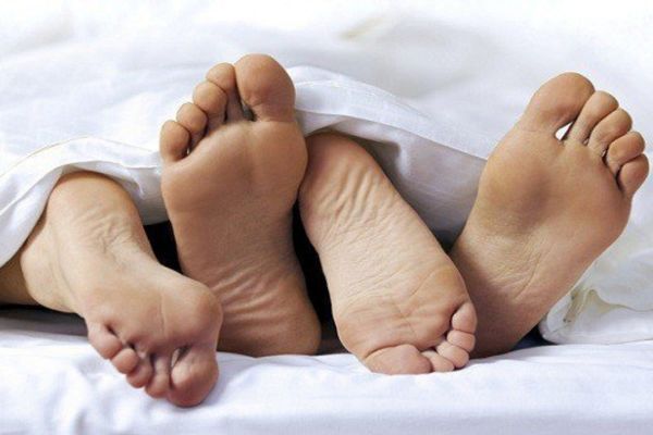 Quan hệ tình dục không an toàn là nguyên nhân gây bệnh nổi mụn ở cửa mình